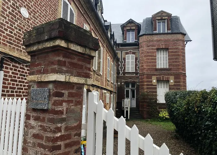 La Madelon Front De Apartman *