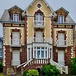 La Madelon Front De شقة *