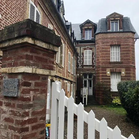 La Madelon Front De Appartement *